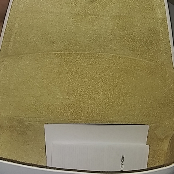 Michael Kors Sunglasses in excellent condition - Picture 7 of 7